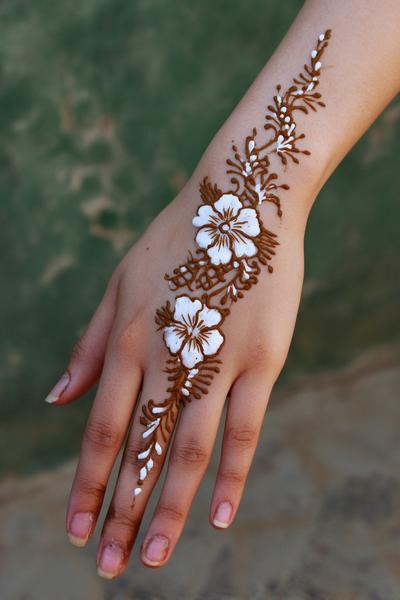 16. Arabische Seitenranke mit großen Blüten für for mehndi designs simple arabic ideas