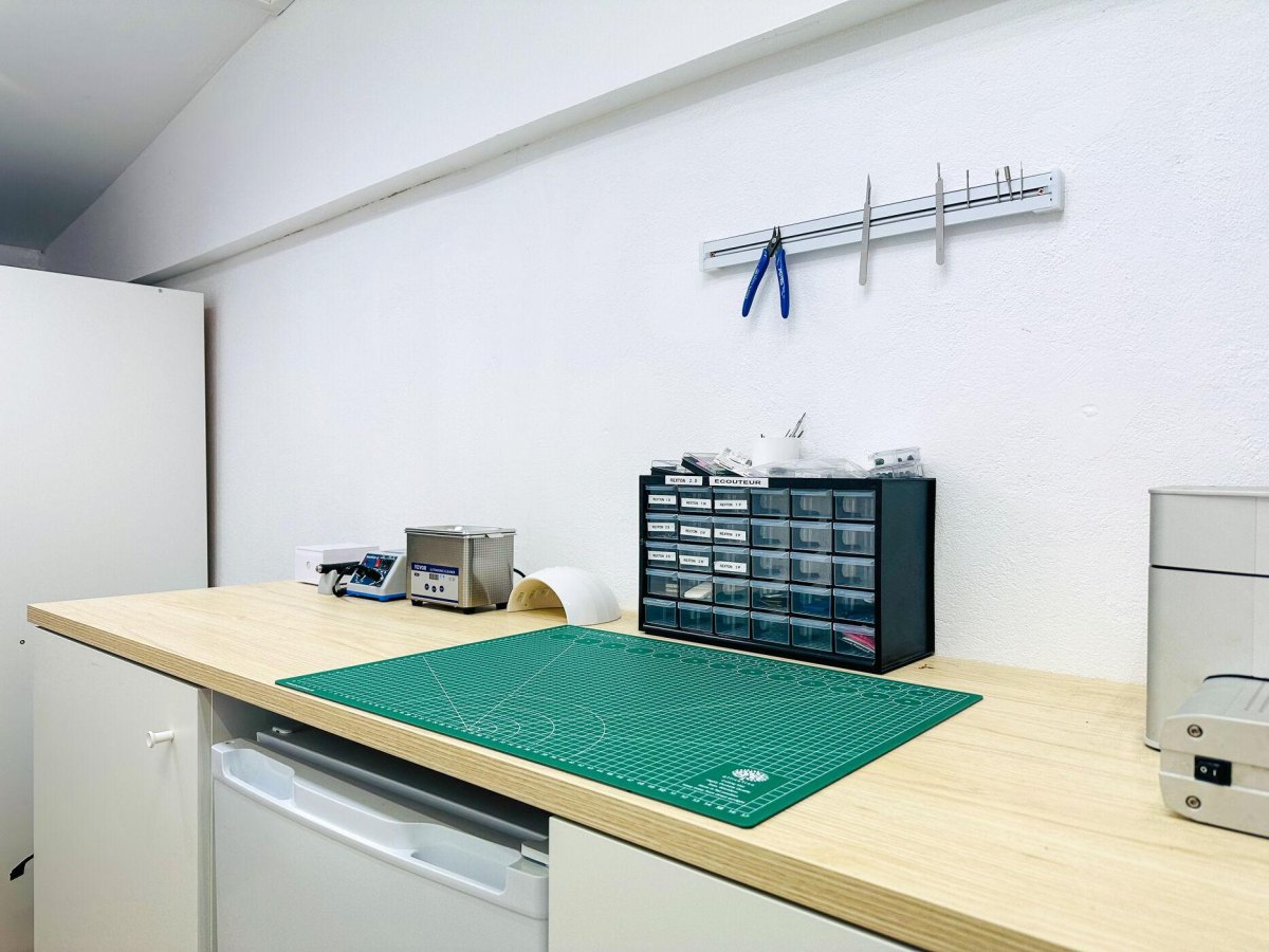 Minimalistische Hobbywerkstatt Werkbank