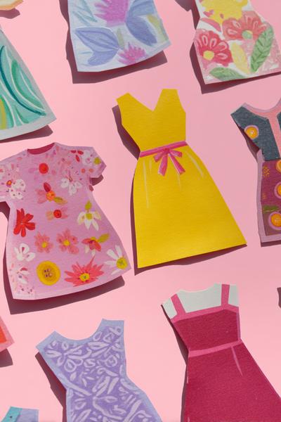 20. Upcycling-Set als Paper Dolls DIY mit Geschenkpapier-Texturen und Knopf-Illustrationen