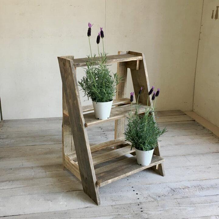 Pflanzenständer aus Holzresten