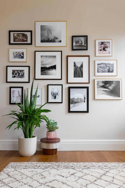 27. Symmetrisches Paar-Layout als Photo Wall Collage Bedroom Layout Simple für kleine Wände