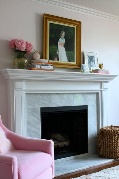 9. Über dem Bett mit beruhigender Symmetrie für for photo wall collage ideas bedrooms ideas