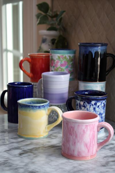 13. Tropfen-Glasur-Look als Pottery Painting Ideas Easy Mug mit „Drip Edge“ am Rand