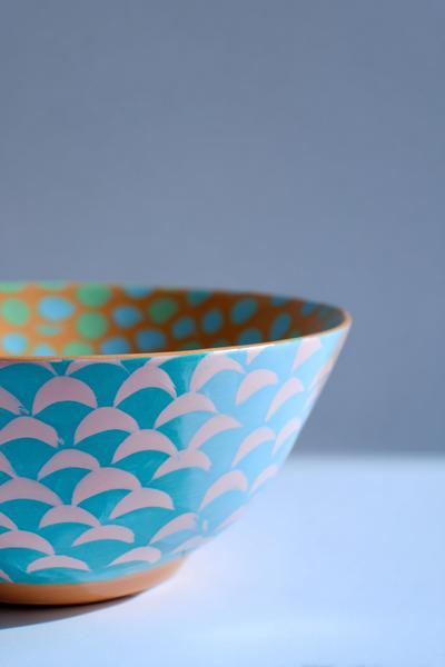 4. Grafisches Halbmondmuster als Pottery Painting Ideas Easy Bowl mit zwei Kontrastfarben