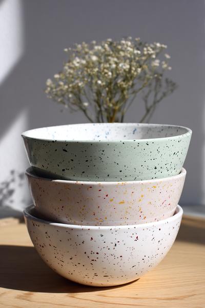 6. Terrazzo-Sprenkel als Pottery Painting Ideas Easy Bowl mit drei Tonwerten