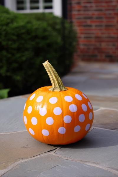 15. Polka-Dot-Kürbis mit Kontraststiel für for pumpkin painting ideas cute and easy ideas