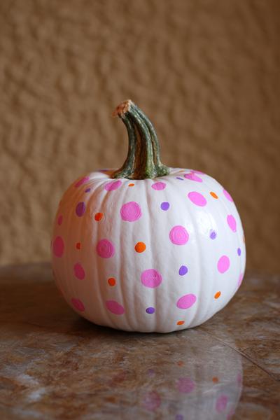 18. Sternzeichen-Kürbis mit feinen Punkten für for pumpkin painting ideas cute girly simple ideas