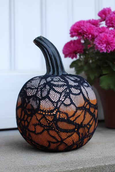23. Schwarze Spitze wie ein Schleier für for pumpkin painting ideas easy scary ideas