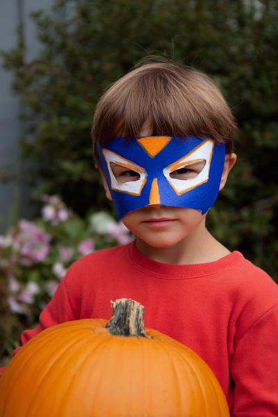 29. Superhelden-Maske als Frontmotiv für for pumpkin painting ideas easy boys ideas