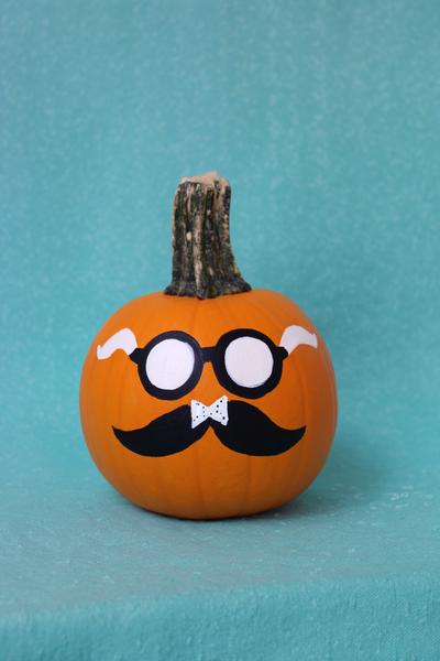 33. Schnurrbart-und-Monokel-Kürbis im Vintage-Stil für for pumpkin painting ideas easy funny ideas