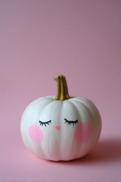 6. Kawaii-Gesicht mit Rouge-Wangen für for pumpkin painting ideas easy cute ideas