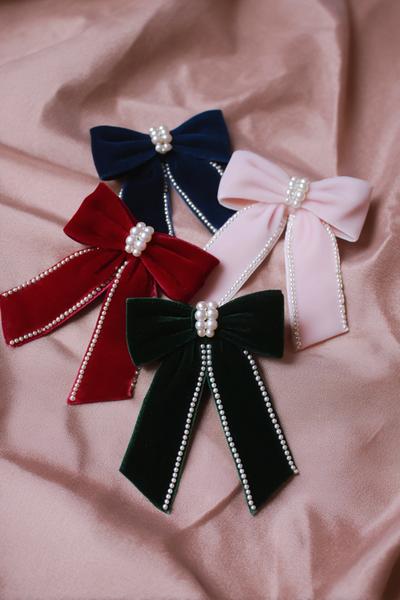 8. Haarklammer-Accessoire als ribbon bows diy mit Perlenmitte und Samtband