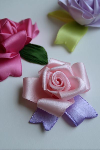 11. Grundtechnik für Ribbon Flowers DIY mit Spiralrose und sauber versiegelten Kanten