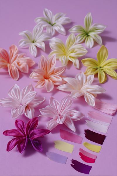 14. Farbplanung für Ribbon Flowers DIY mit Drei-Ton-Palette und Testblüte