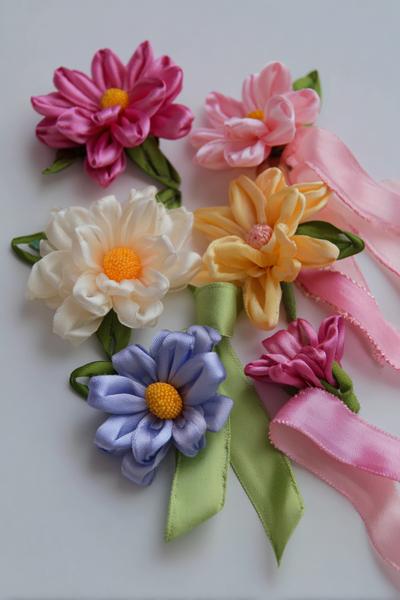 20. Kanten-Management in Ribbon Flowers Tutorials mit Hitzeversiegelung und Stoffkleber