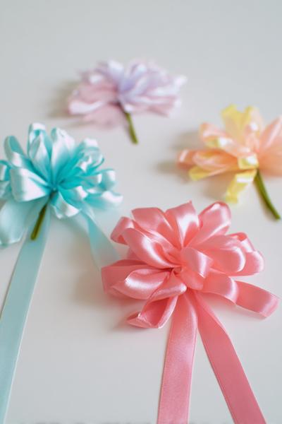 25. Schnelle Knospe als Ribbon Flowers DIY Easy mit Wickeltechnik und Drahtstiel