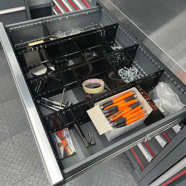 Organisierte Werkzeugschublade Boxen