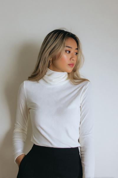 8. Gerippter Rollkragen aus Sewing Projects Clothes Aesthetic mit cleanen Covernähten