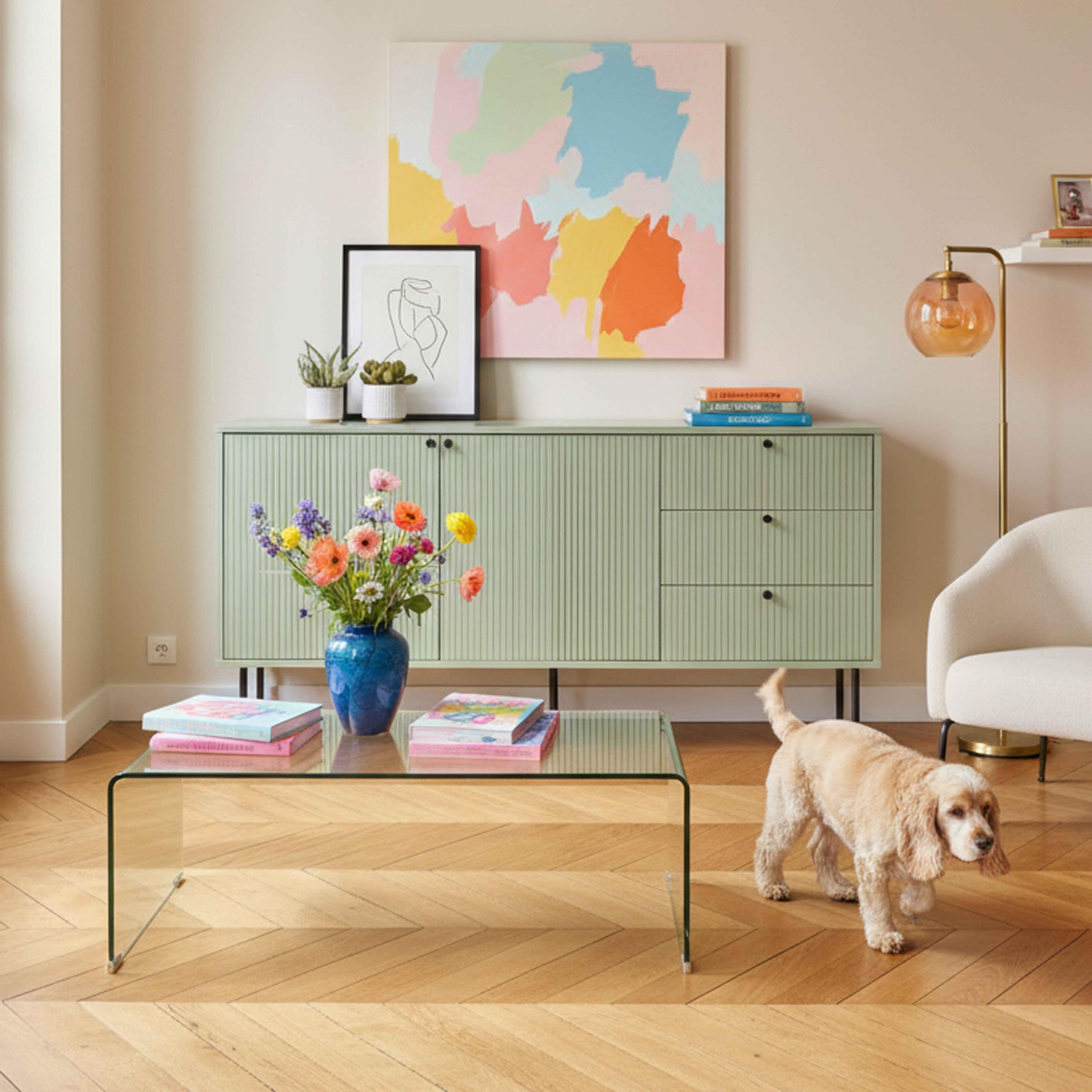 Pastellfarbenes Sideboard im Raum