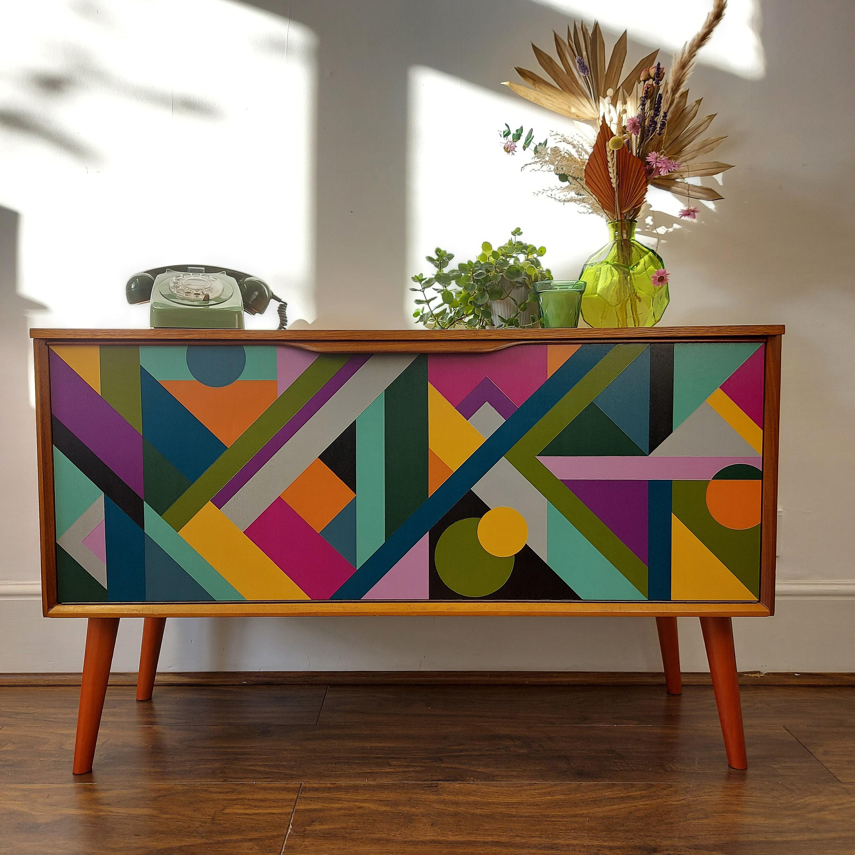 Sideboard mit geometrischem Muster