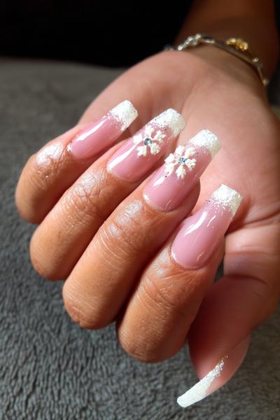 3. Zentraler Minimal-Mandala-Punkt für Simple Henna Designs Easy Front Hand mit Kreisring und Blütenkranz