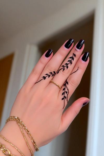 5. Symmetrische Linienfächer für Simple Henna Designs Easy Hands mit Zickzack-Kante und Punktgradient