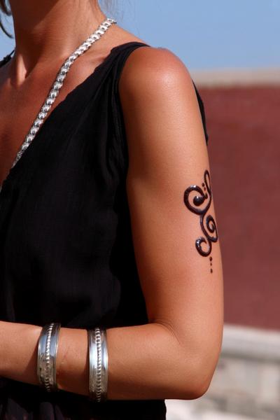 9. Drei-Strich-Blätter für Simple Henna Designs Easy for Beginners mit klarer Mitte und ruhigen Abständen