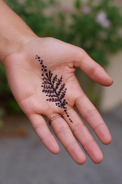 14. Side-Dots und Mini-Tropfen für for simple henna designs hand palms side ideas