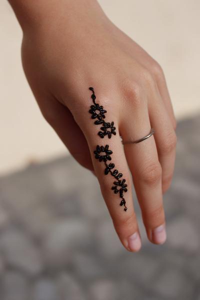 27. Jasmin-Sternblüten entlang des Mittelfingers für for simple henna designs hand easy flowers ideas