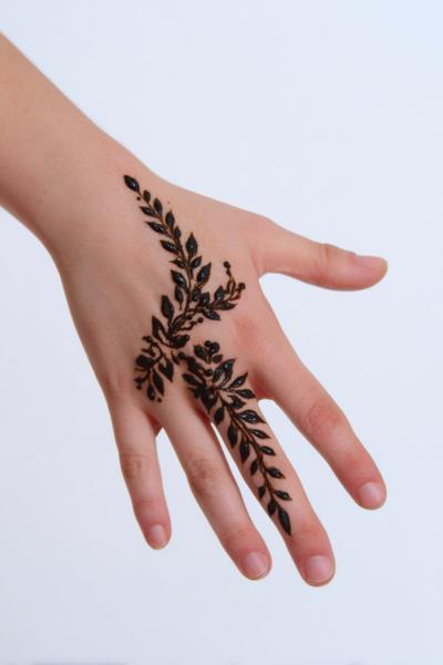 4. Diagonalranke mit Negativraum für for simple henna designs hand front palm ideas