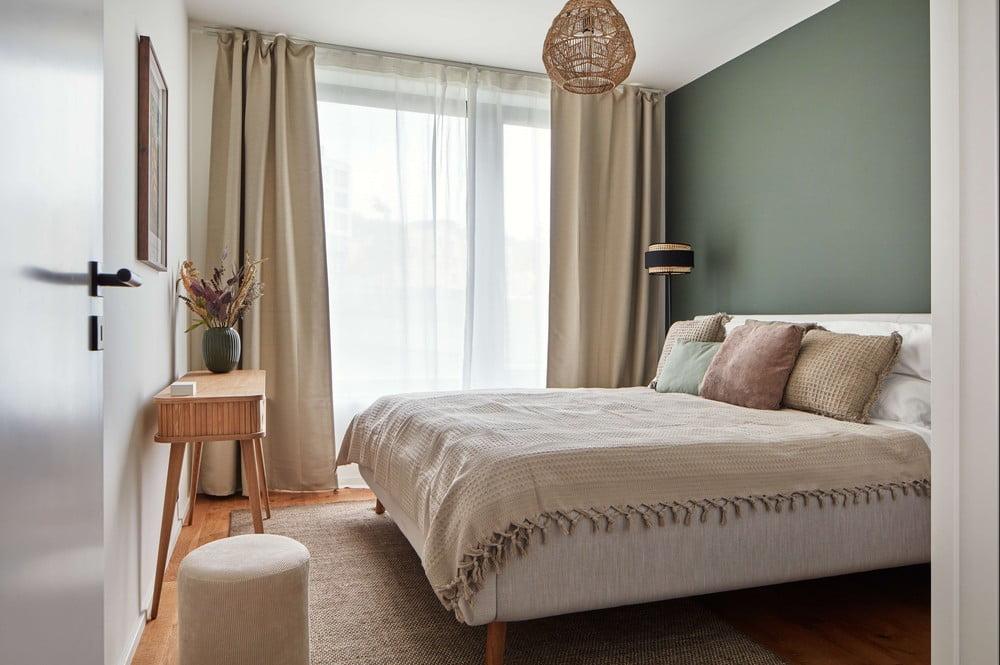 Schlafzimmer mit abgestimmten Farben