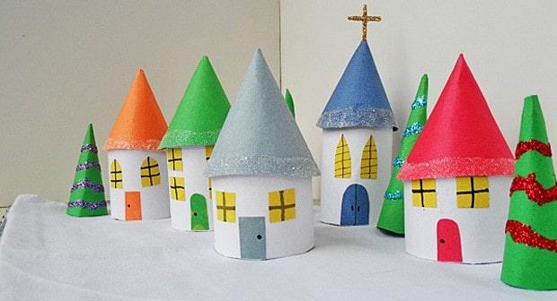 Wichtelhaus aus Toilettenpapierrollen
